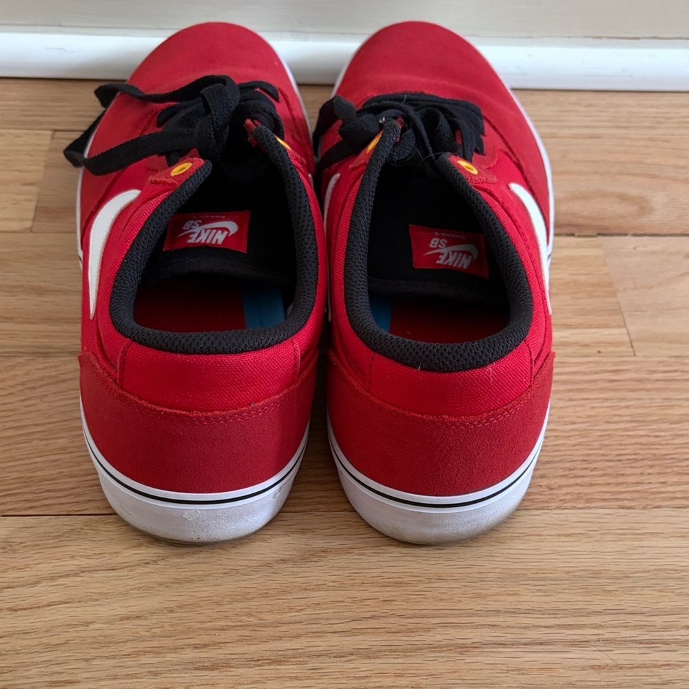 Nike Men's Red and Black Sneakers - Picture 4 of 5